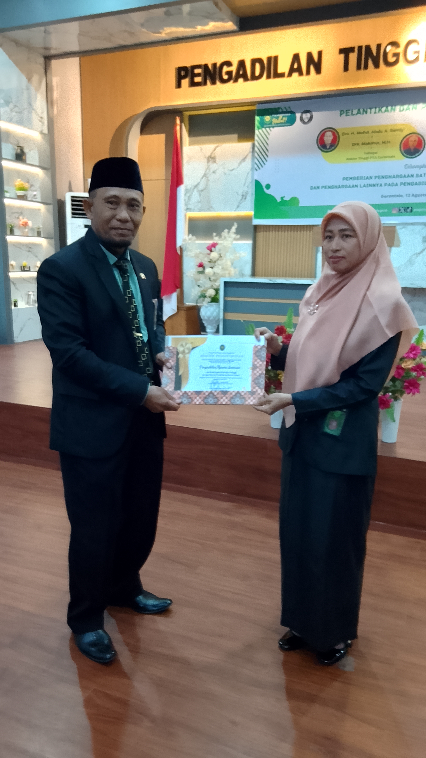 1208 Penghargaan